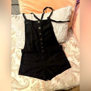 American Eagle 🦅 Black overall shorts